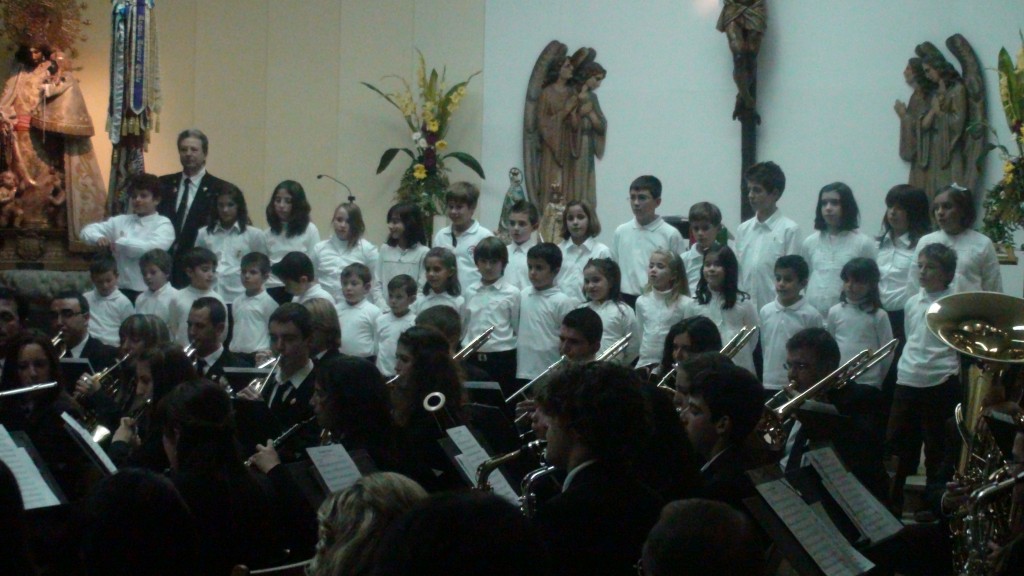 Musical Band and Child Choir Playing the Caragol #MI-#FA-#SOL. November 27th 2010.