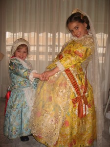Andrea and Vanesa preparing the Ofrenda, March 18th, 2010.