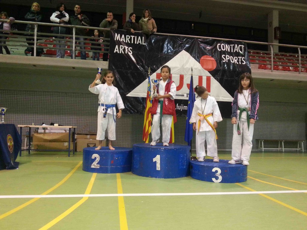 Andrea Subcampeona en Katas Individual.