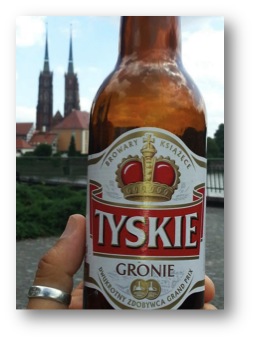 Having a Tyskie near the Cathedral.